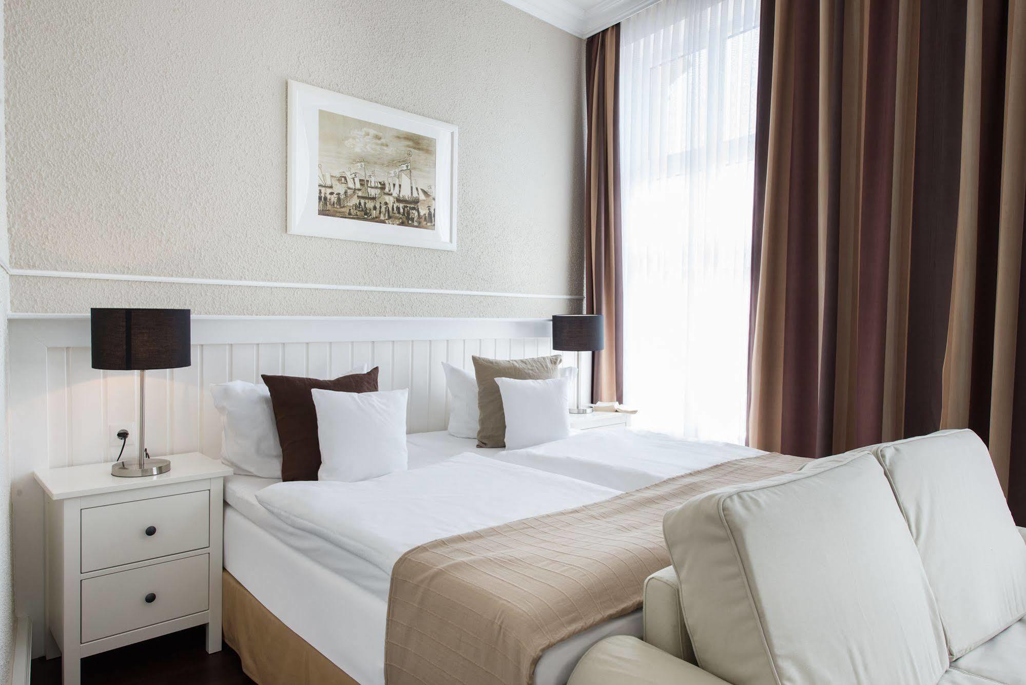 Hotel Stralsund Bagian luar foto